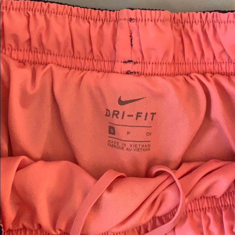 nike shorts - Picture 2 of 2